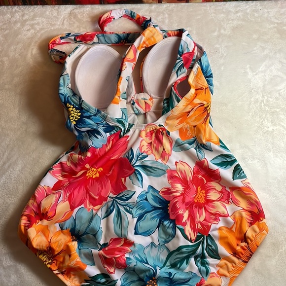 Time and tru one piece swimsuit - Picture 4 of 5